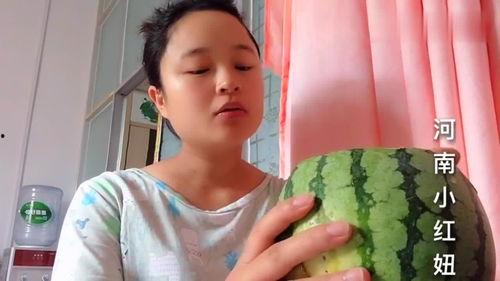 农村姑娘摘西瓜吃瓜视频,农村姑娘摘西瓜，甜蜜滋味尽享田园生活