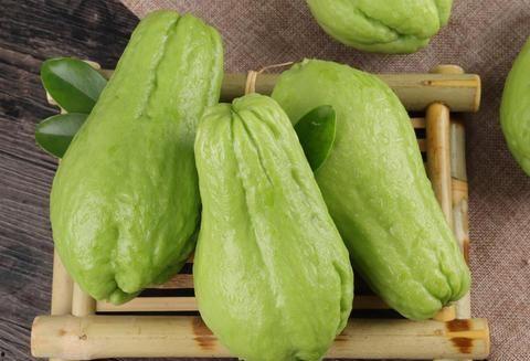 云南人怎么吃佛手瓜视频,佛手瓜的独特吃法揭秘