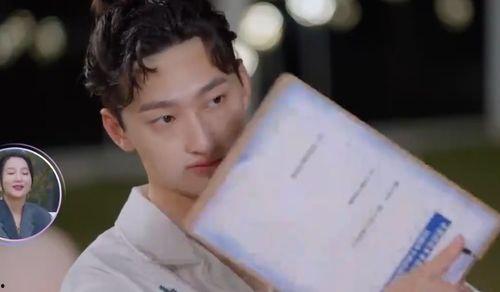 女朋友生气吃瓜视频,女友生气吃瓜视频引发的甜蜜争议