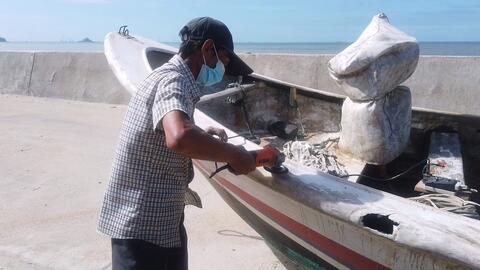 渔民看军演吃瓜视频,见证军演，共享和平盛宴