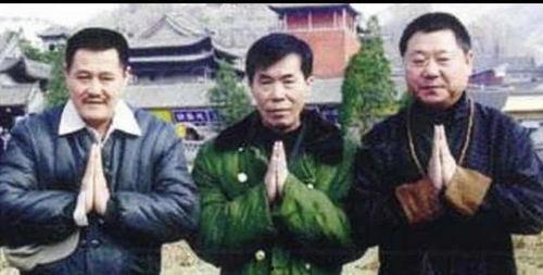 赵本山吃瓜烙饼视频,趣味横生演绎乡村美食风情