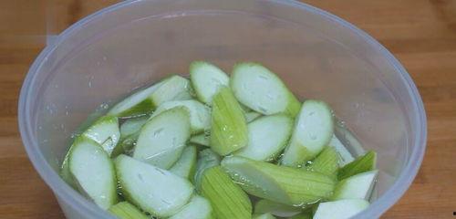 大瓜能炒着吃嘛视频教学,学生如何轻松学会炒菜